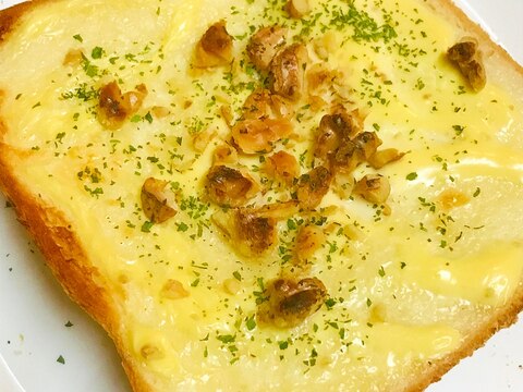 マスカルポーネチーズ＆マヨネーズ●くるみのトースト